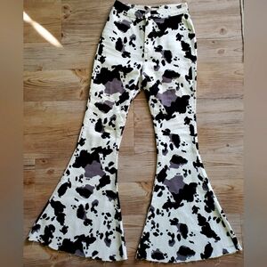 🐄💕NWOT Cow Print Bell Bottom Jeans🖤🤍